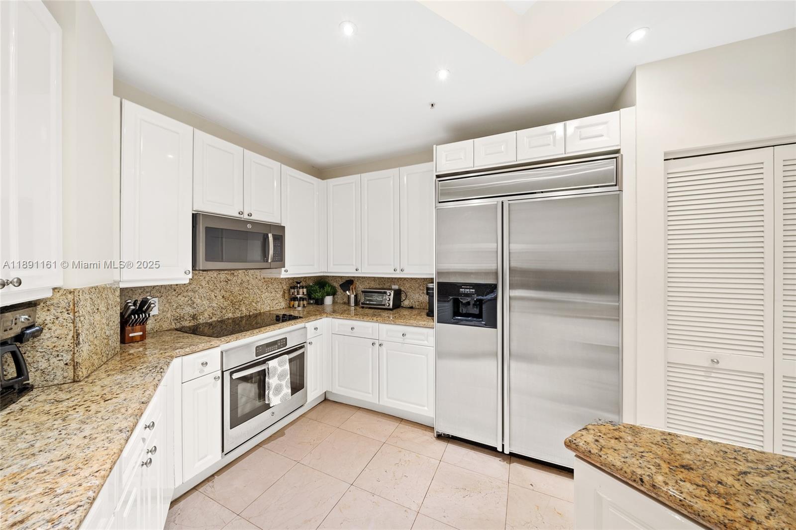 848 Brickell Key Dr #201, Miami FL 33131