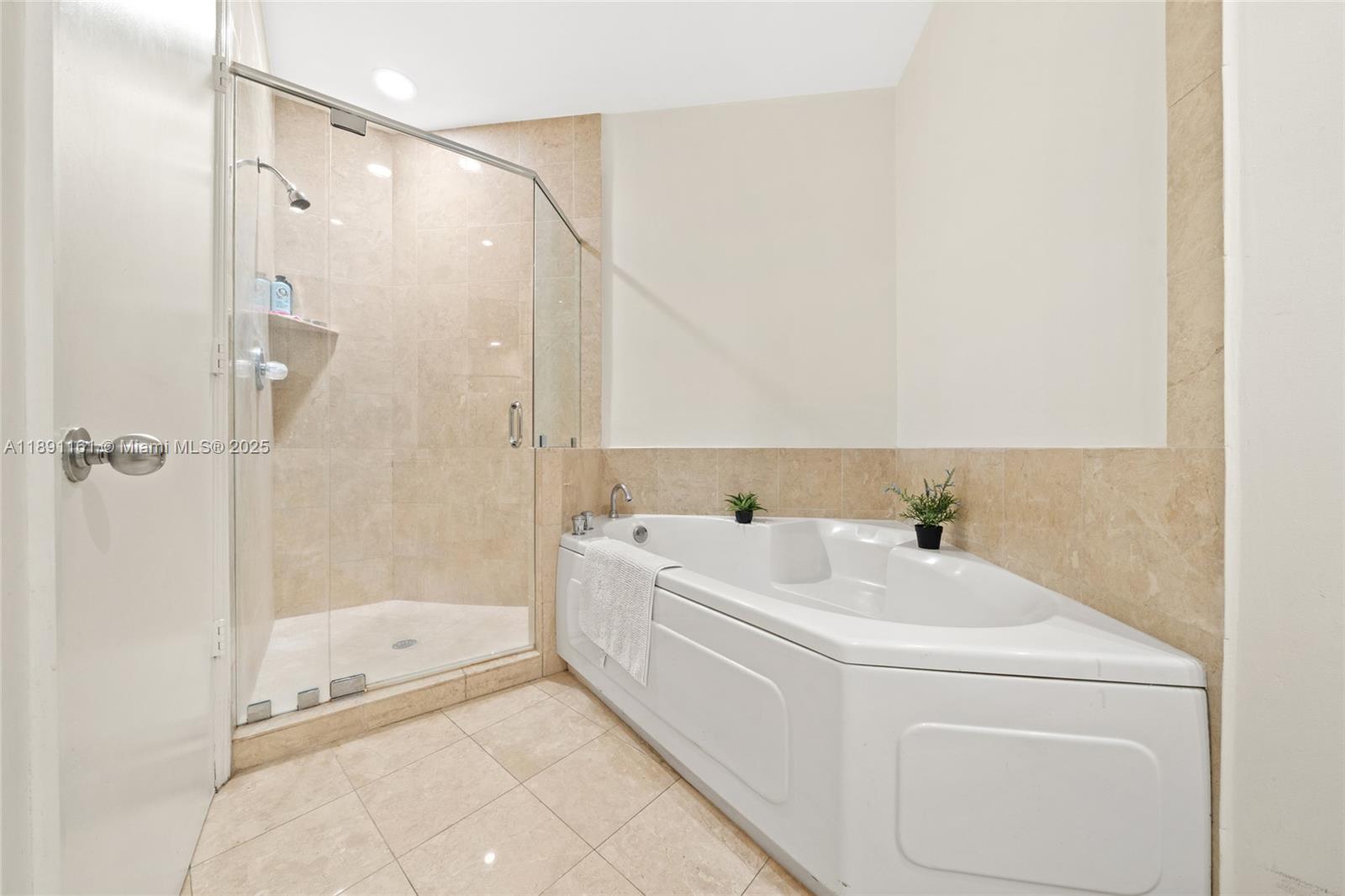 848 Brickell Key Dr #201, Miami FL 33131