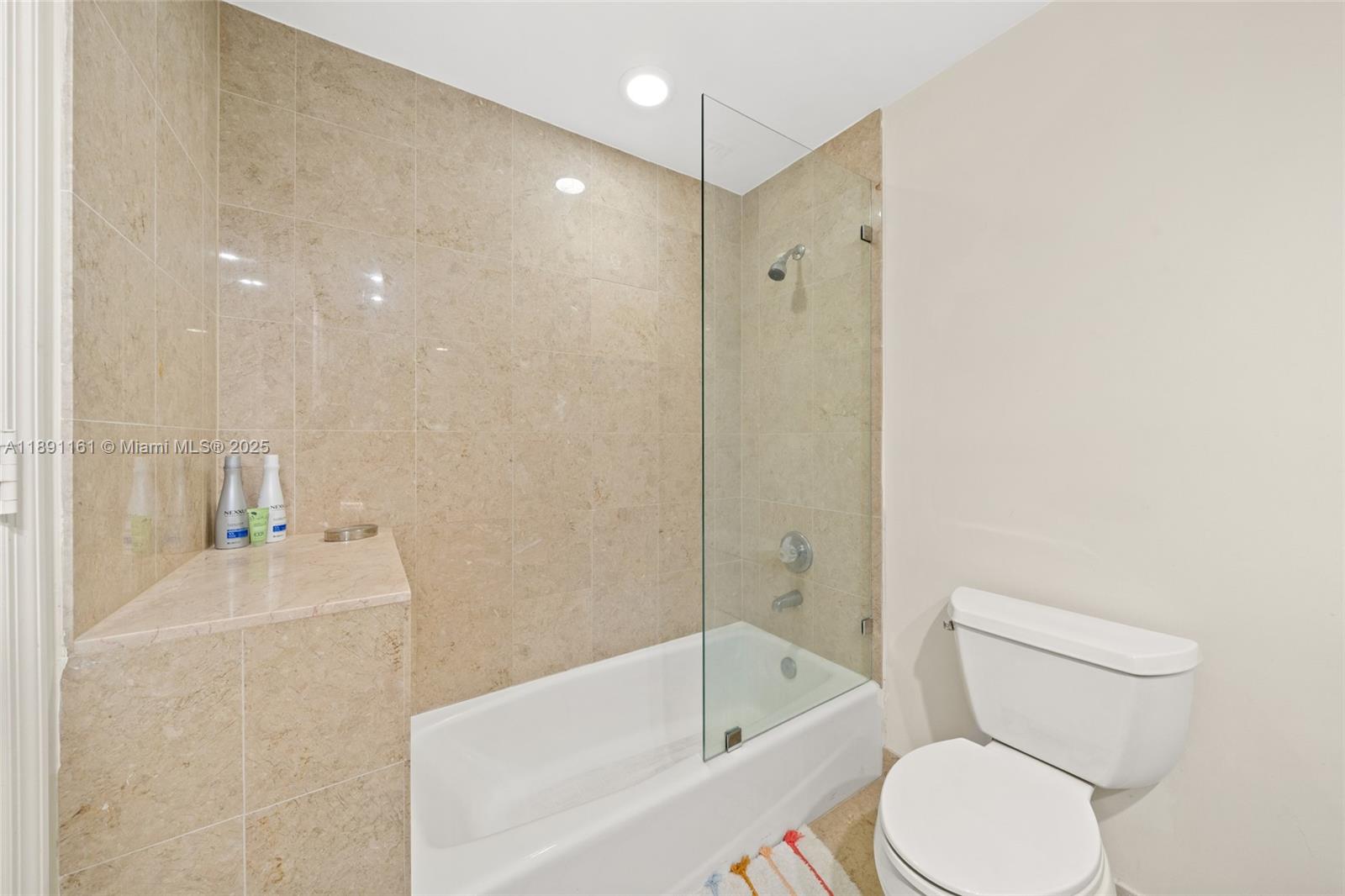 848 Brickell Key Dr #201, Miami FL 33131