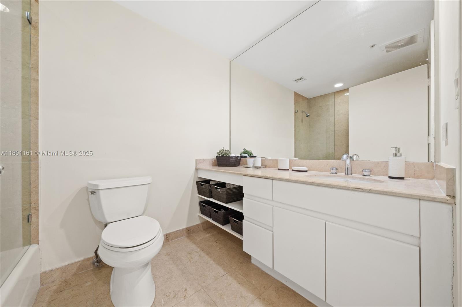 848 Brickell Key Dr #201, Miami FL 33131