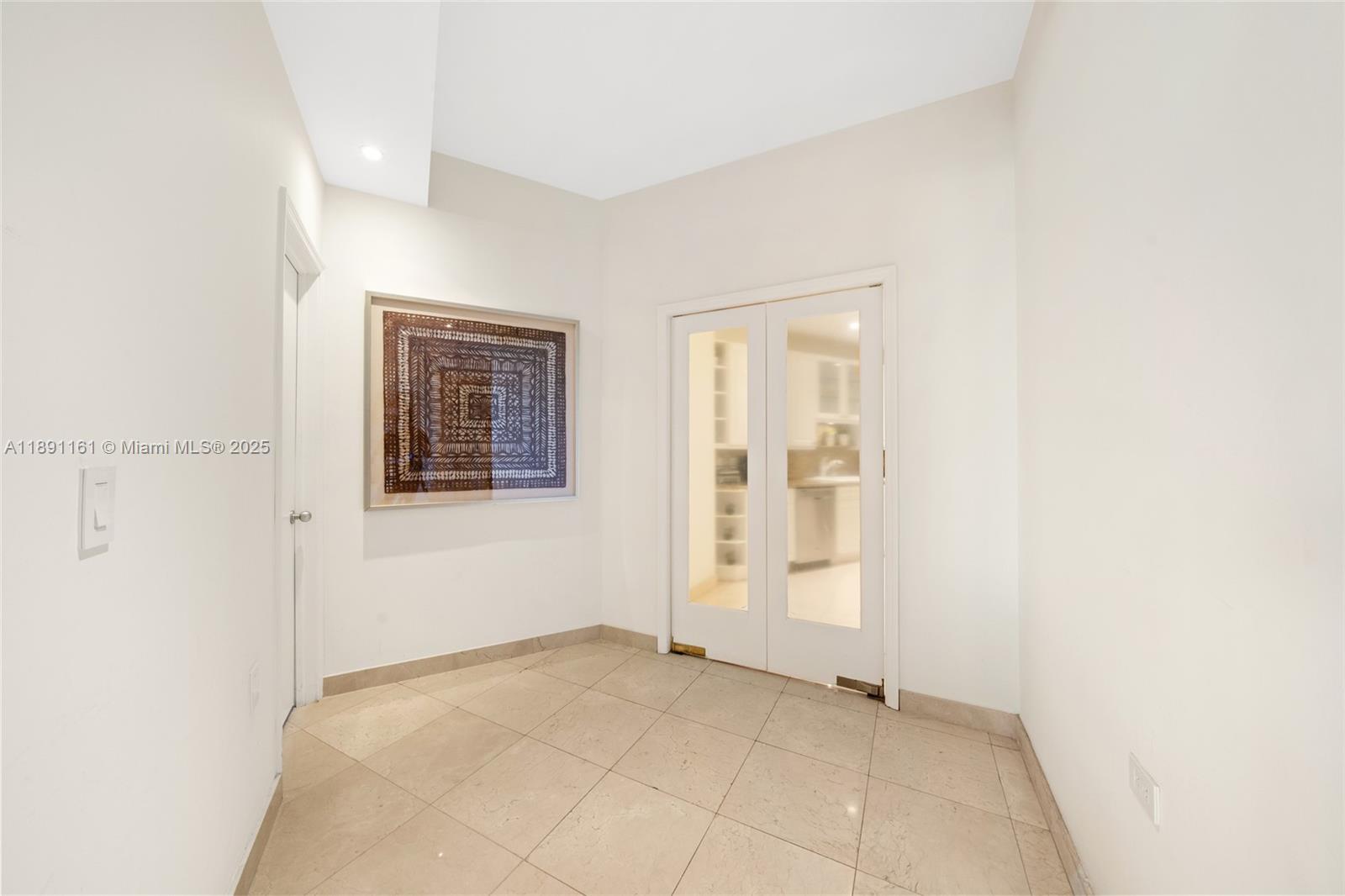 848 Brickell Key Dr #201, Miami FL 33131