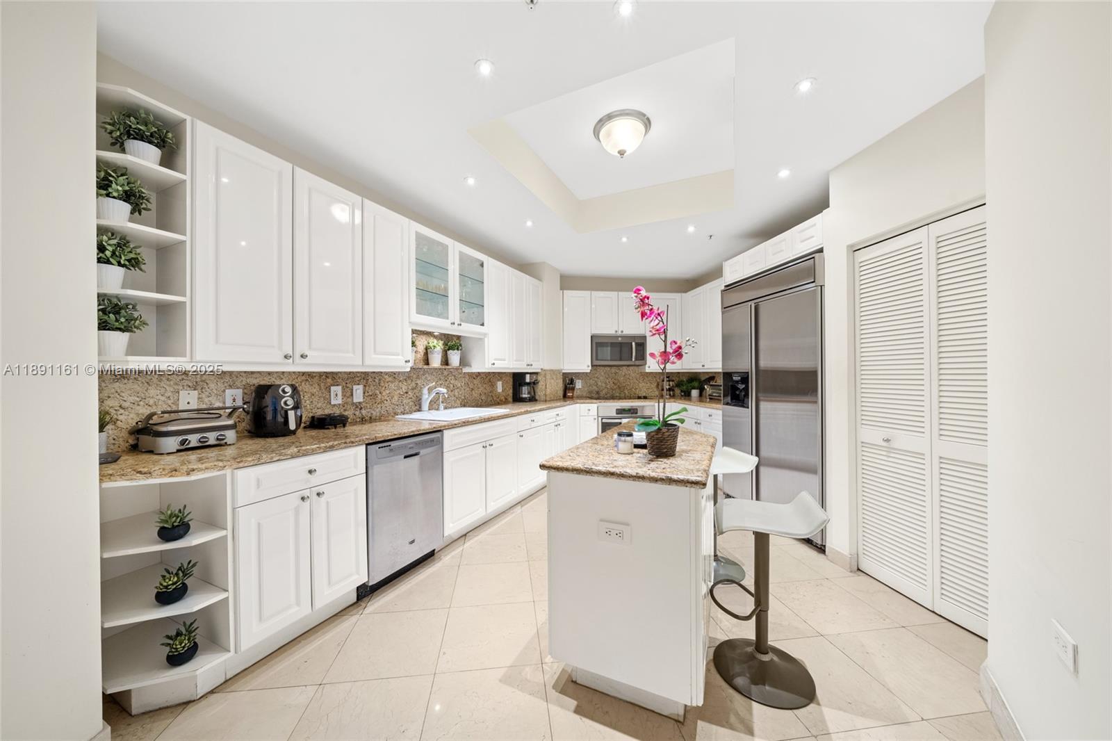 848 Brickell Key Dr #201, Miami FL 33131