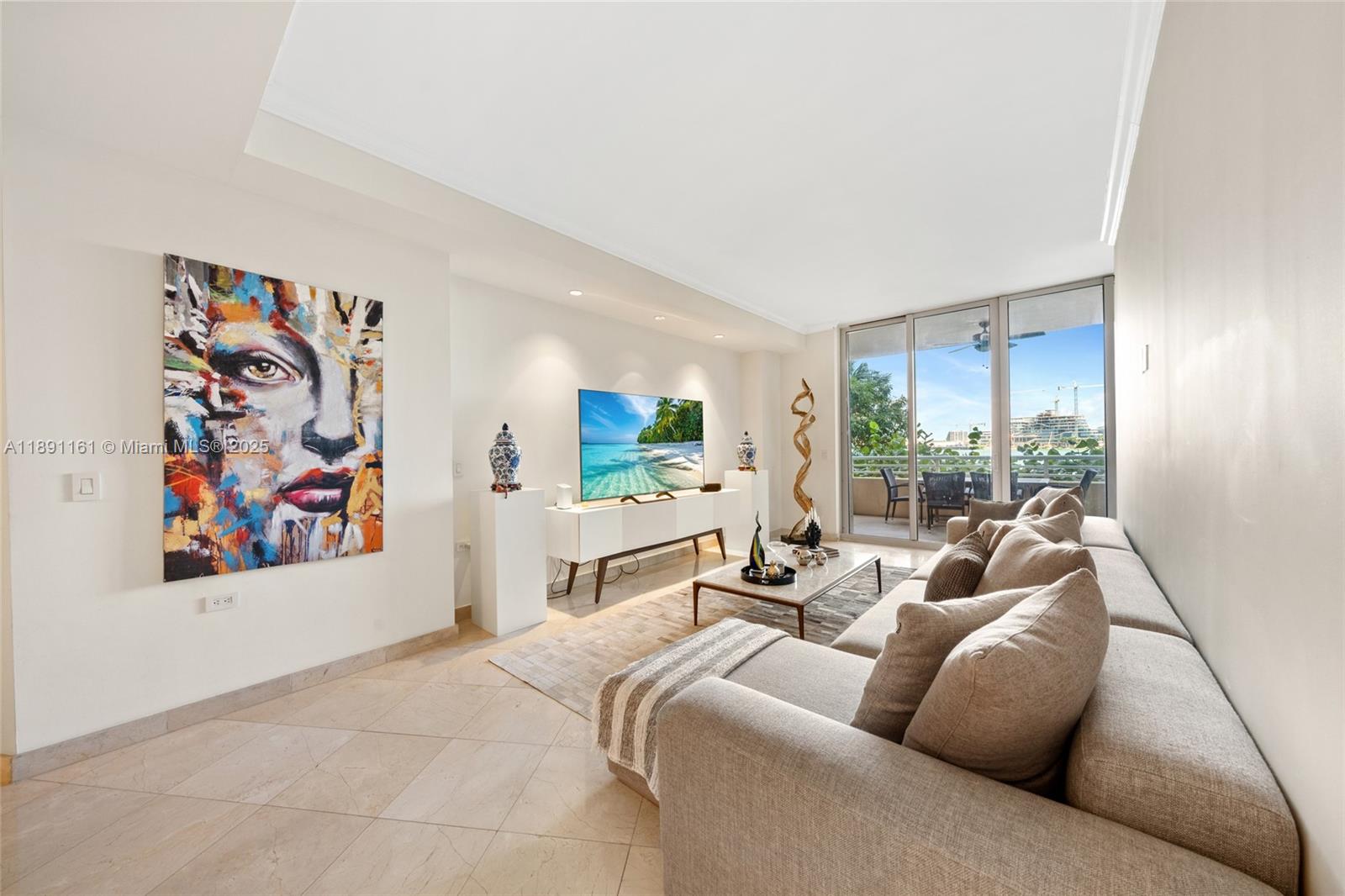848 Brickell Key Dr #201, Miami FL 33131