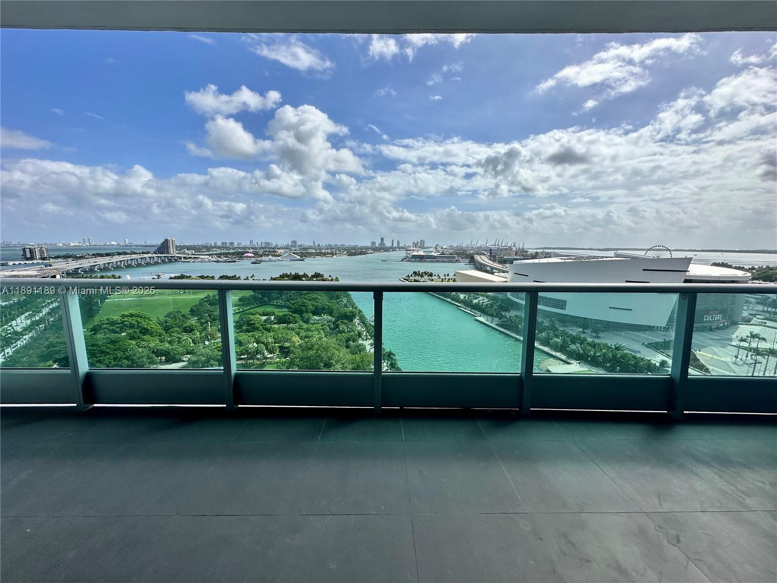 900 Biscayne Blvd #2005, Miami FL 33132