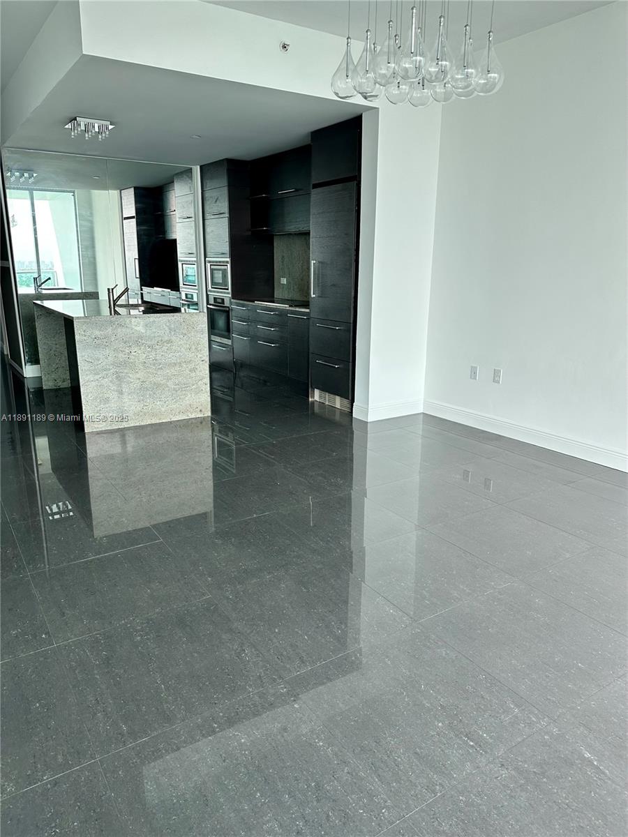 900 Biscayne Blvd #2005, Miami FL 33132