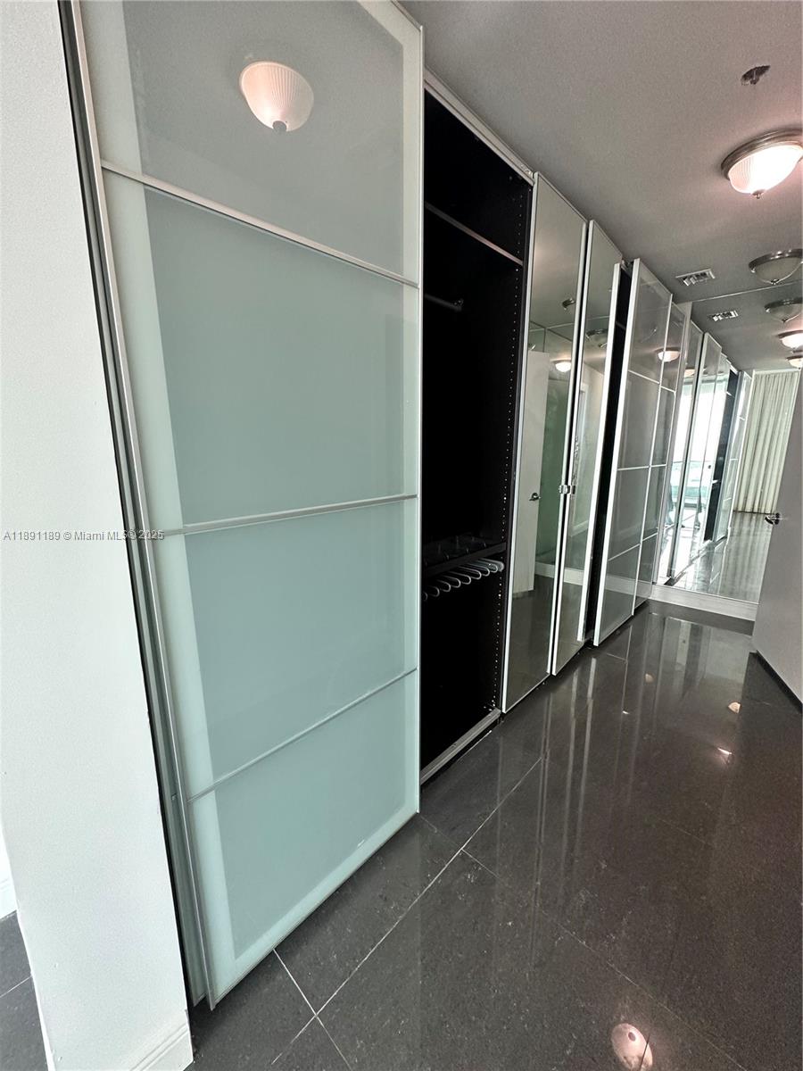 900 Biscayne Blvd #2005, Miami FL 33132