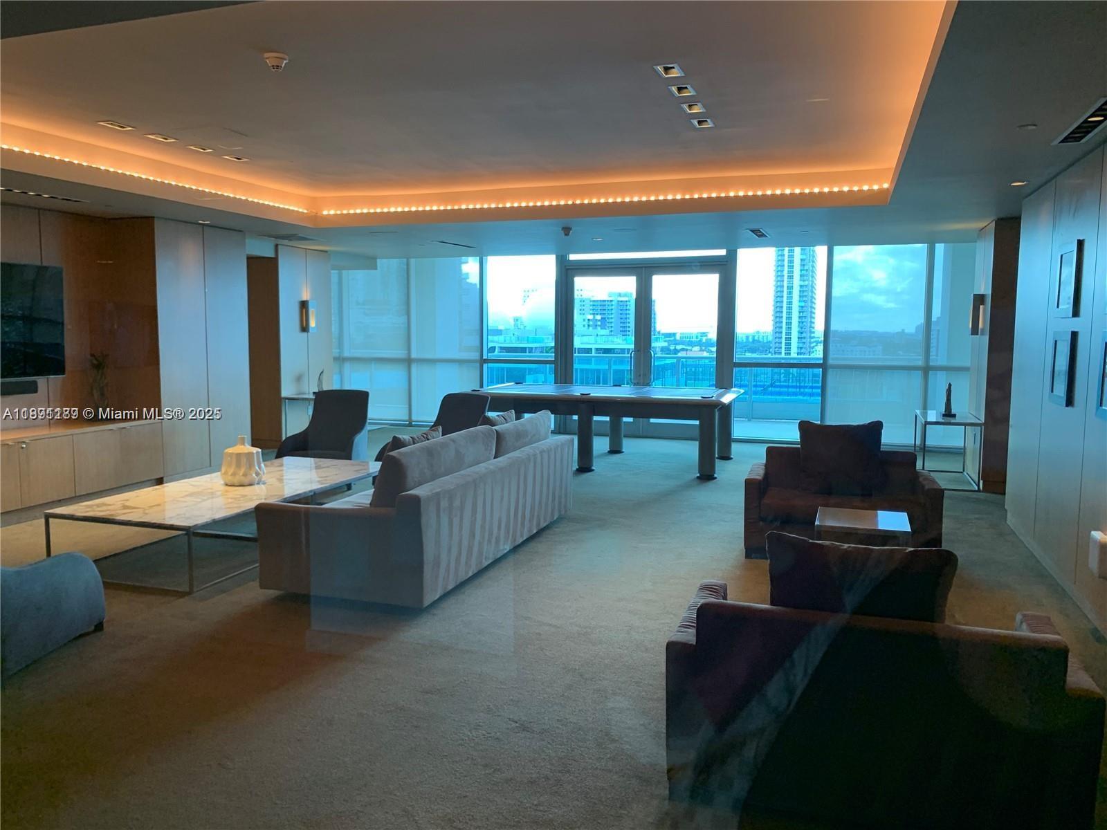 900 Biscayne Blvd #2005, Miami FL 33132
