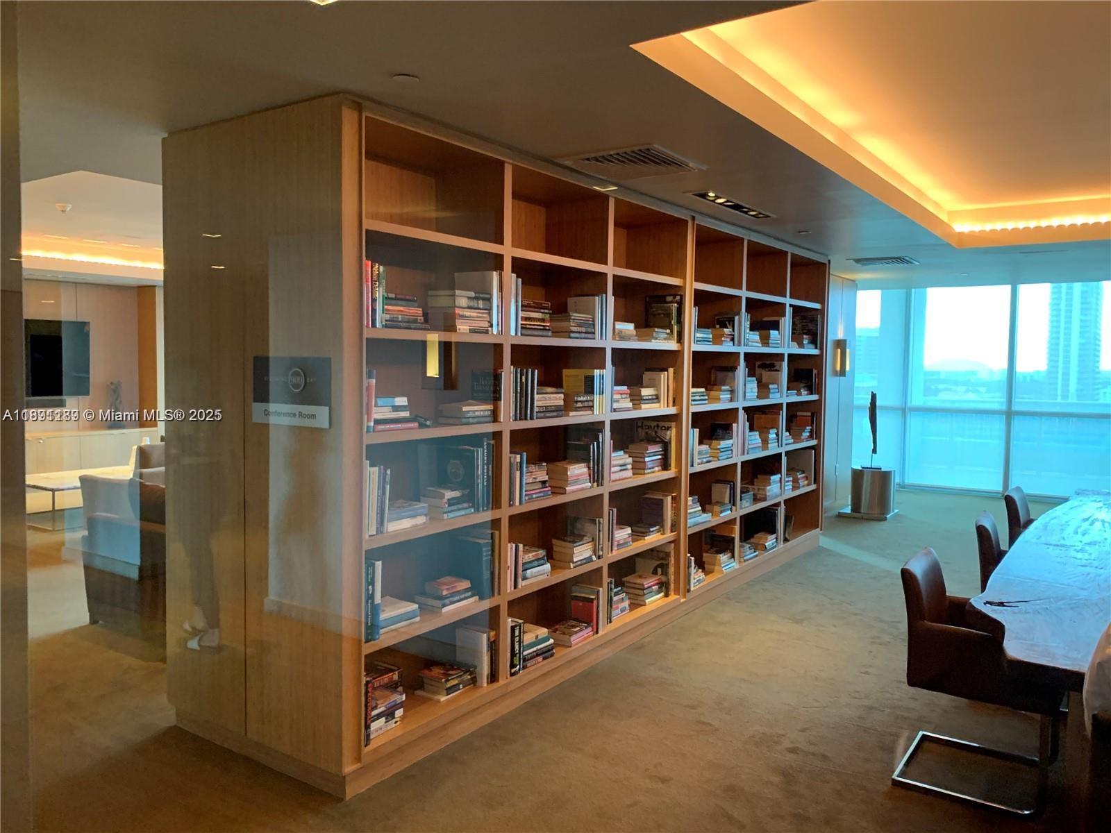 900 Biscayne Blvd #2005, Miami FL 33132