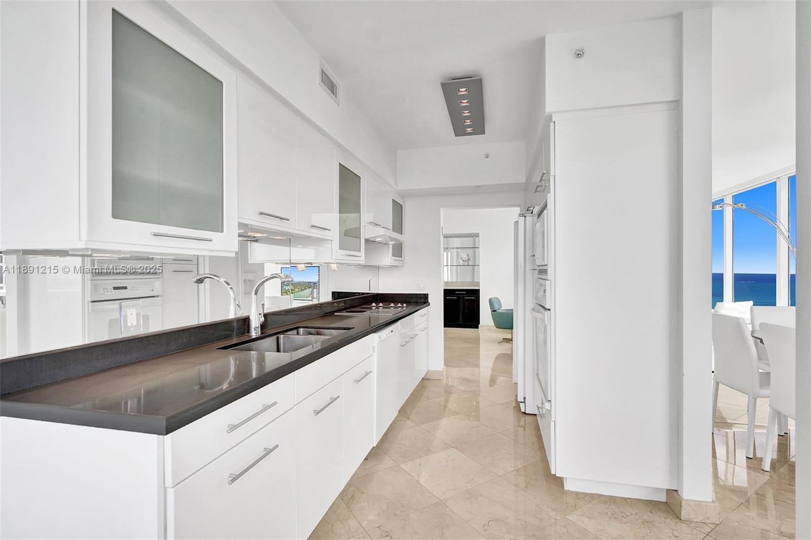 4779 Collins Ave #3705, Miami Beach FL 33140