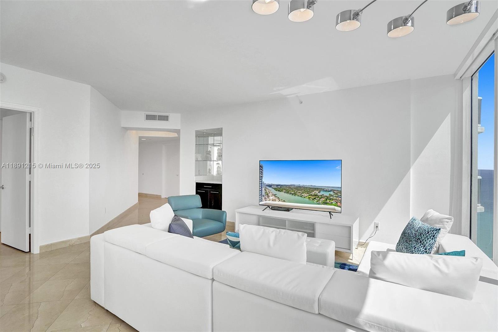 4779 Collins Ave #3705, Miami Beach FL 33140