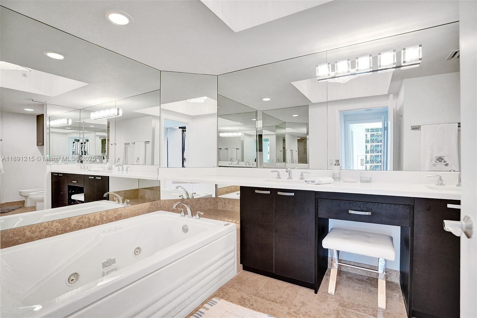 4779 Collins Ave #3705, Miami Beach FL 33140