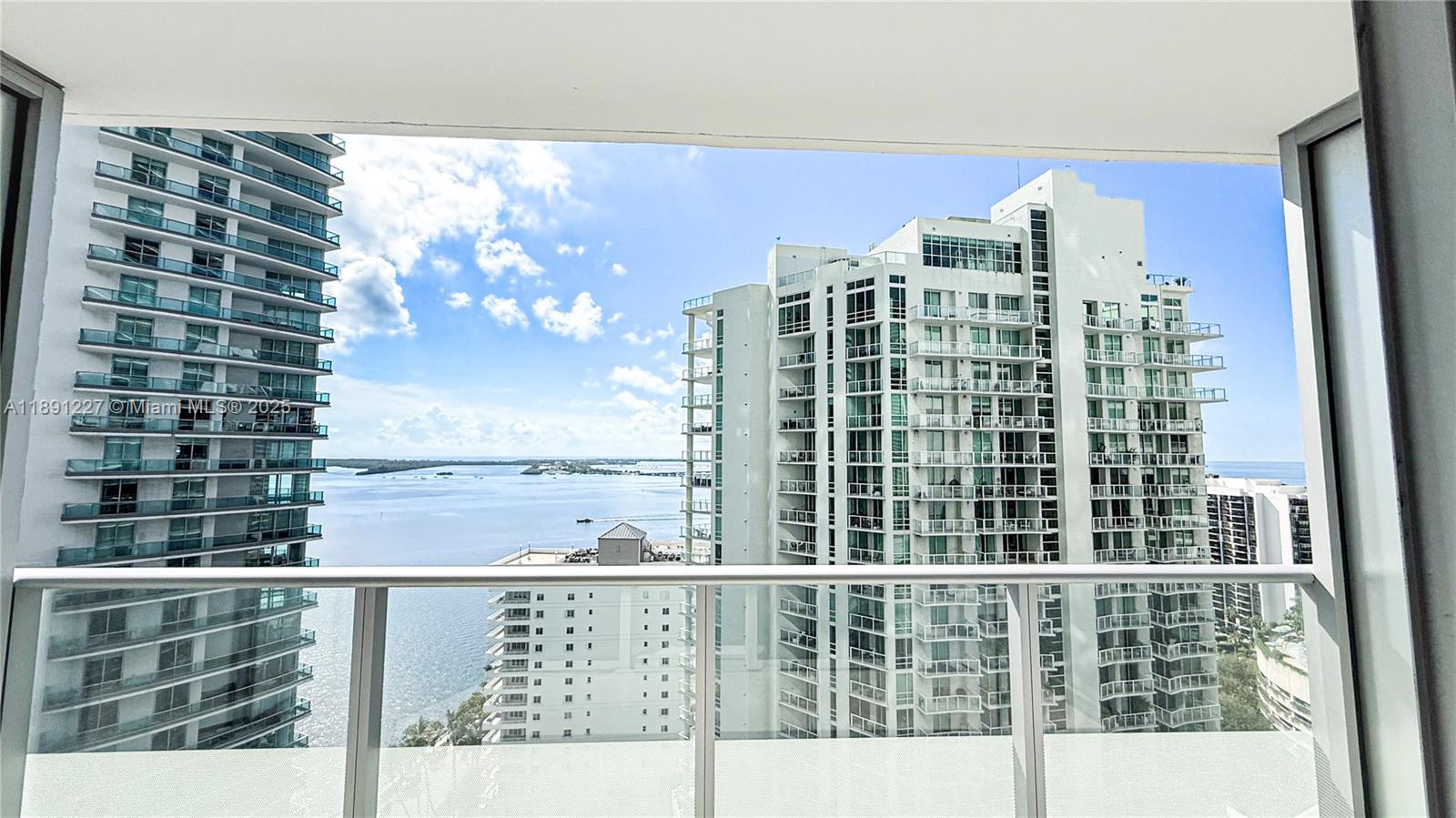 1300 Brickell Bay Dr #2206, Miami FL 33131