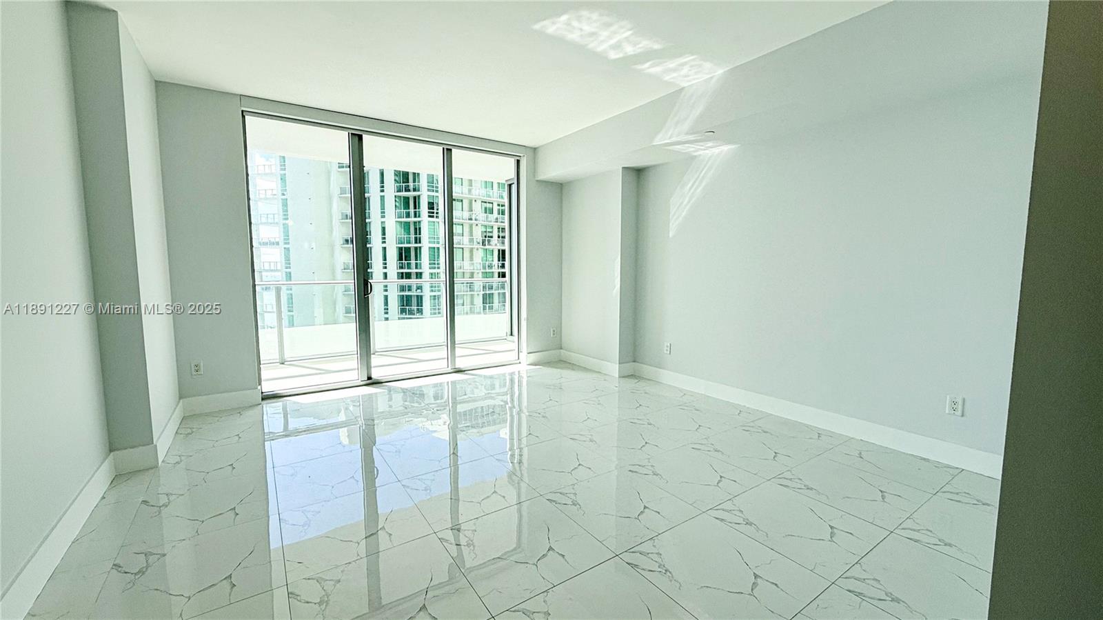 1300 Brickell Bay Dr #2206, Miami FL 33131