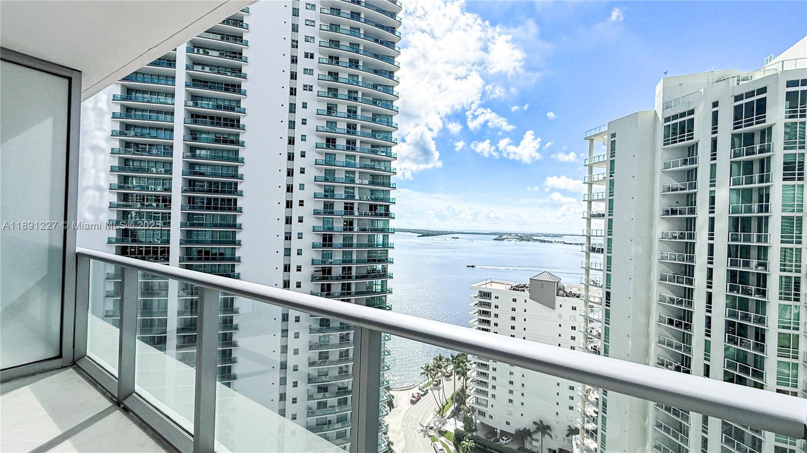 1300 Brickell Bay Dr #2206, Miami FL 33131