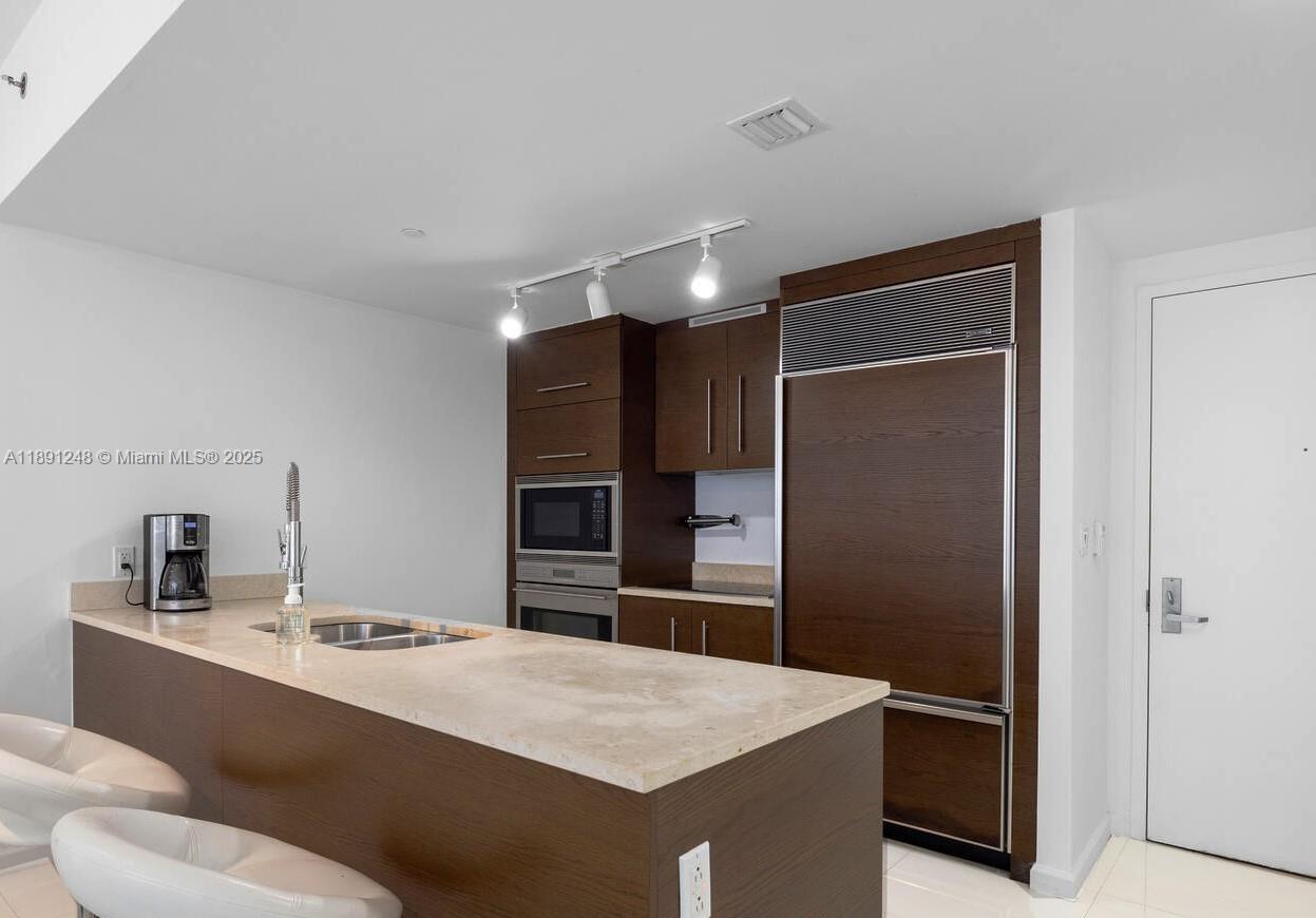 465 Brickell Ave #4206, Miami FL 33131