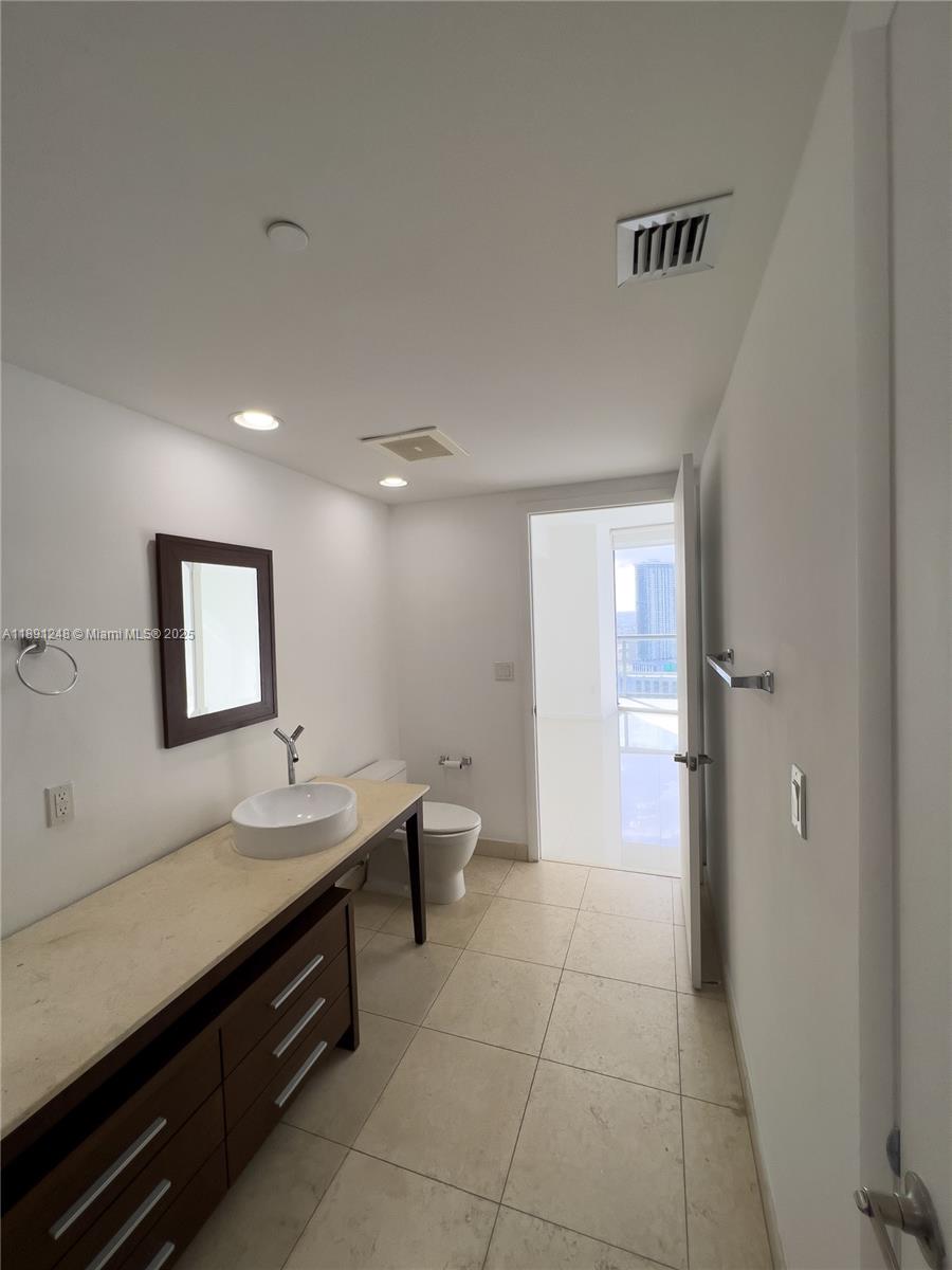 465 Brickell Ave #4206, Miami FL 33131