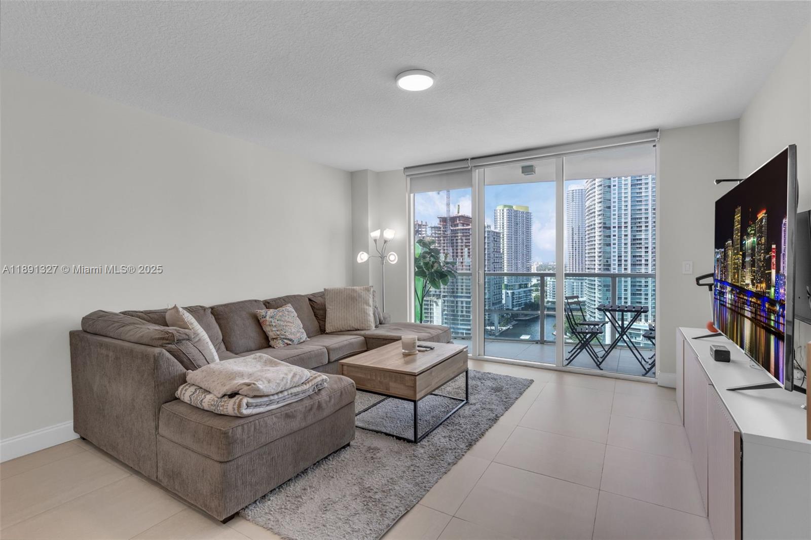31 SE 5th St #2607, Miami FL 33131