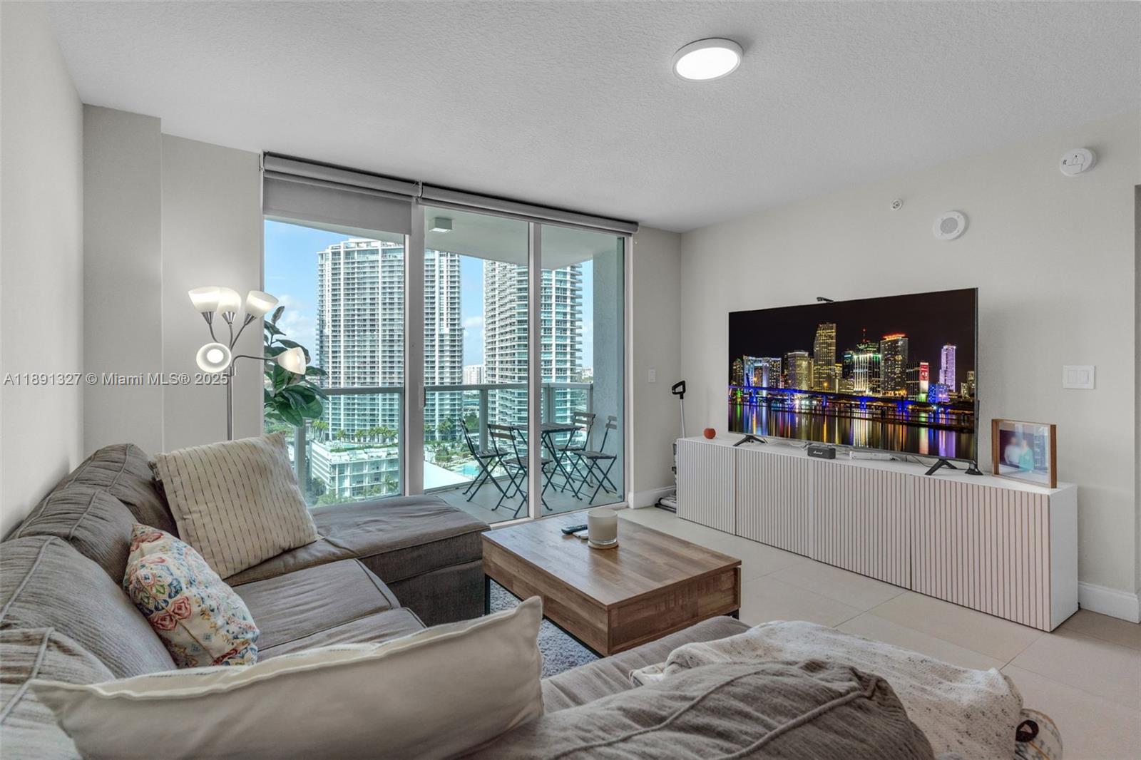 31 SE 5th St #2607, Miami FL 33131