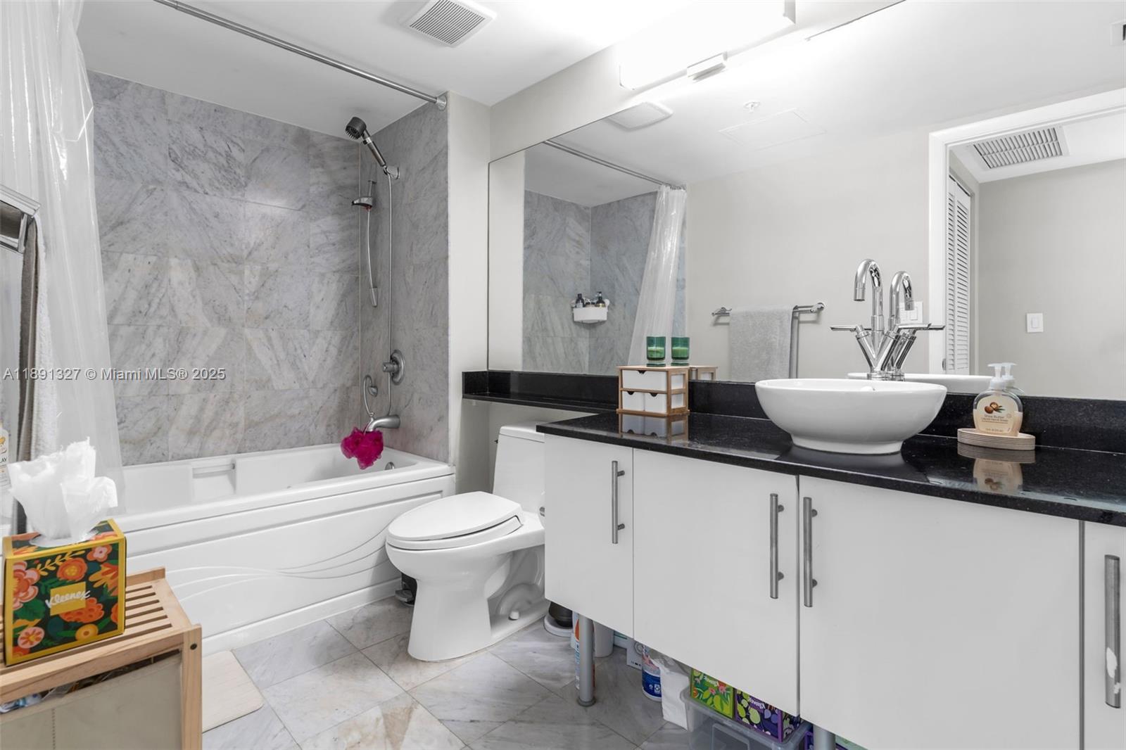 31 SE 5th St #2607, Miami FL 33131