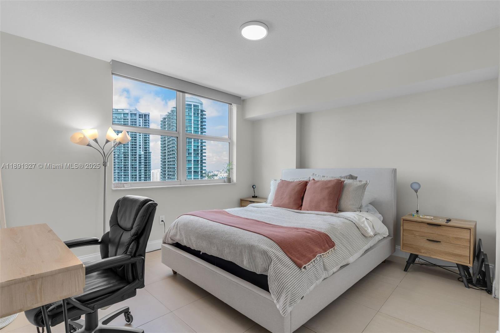31 SE 5th St #2607, Miami FL 33131