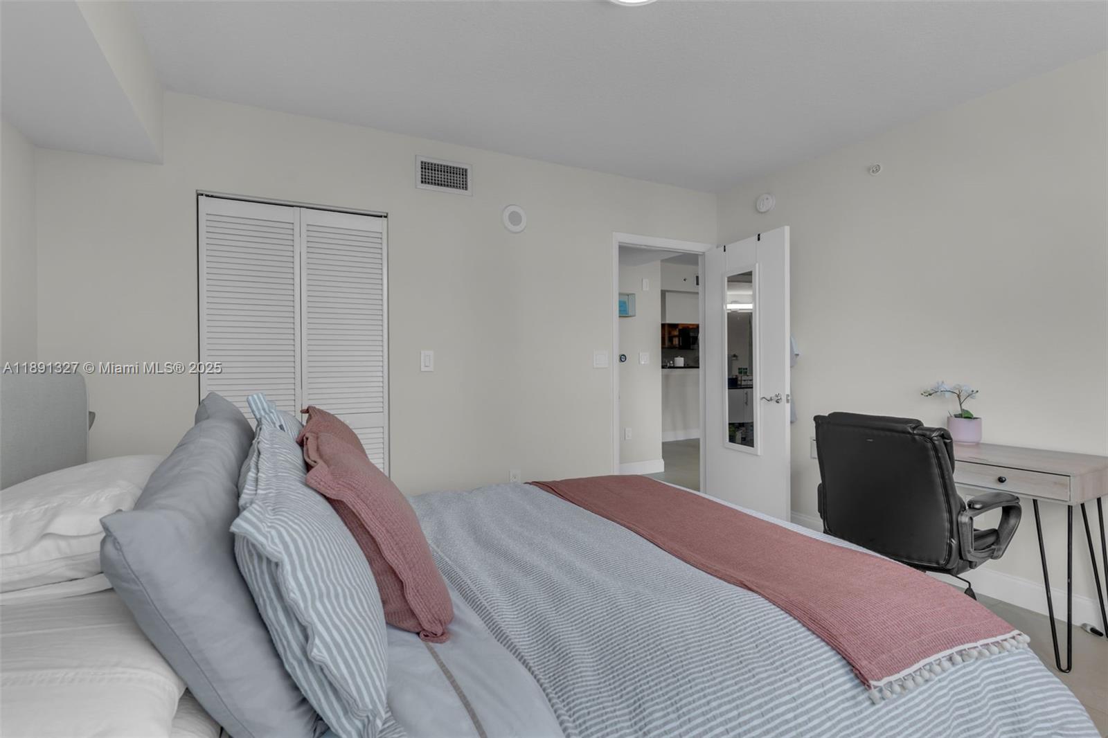 31 SE 5th St #2607, Miami FL 33131