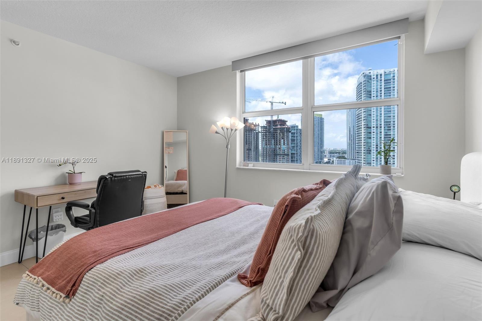 31 SE 5th St #2607, Miami FL 33131