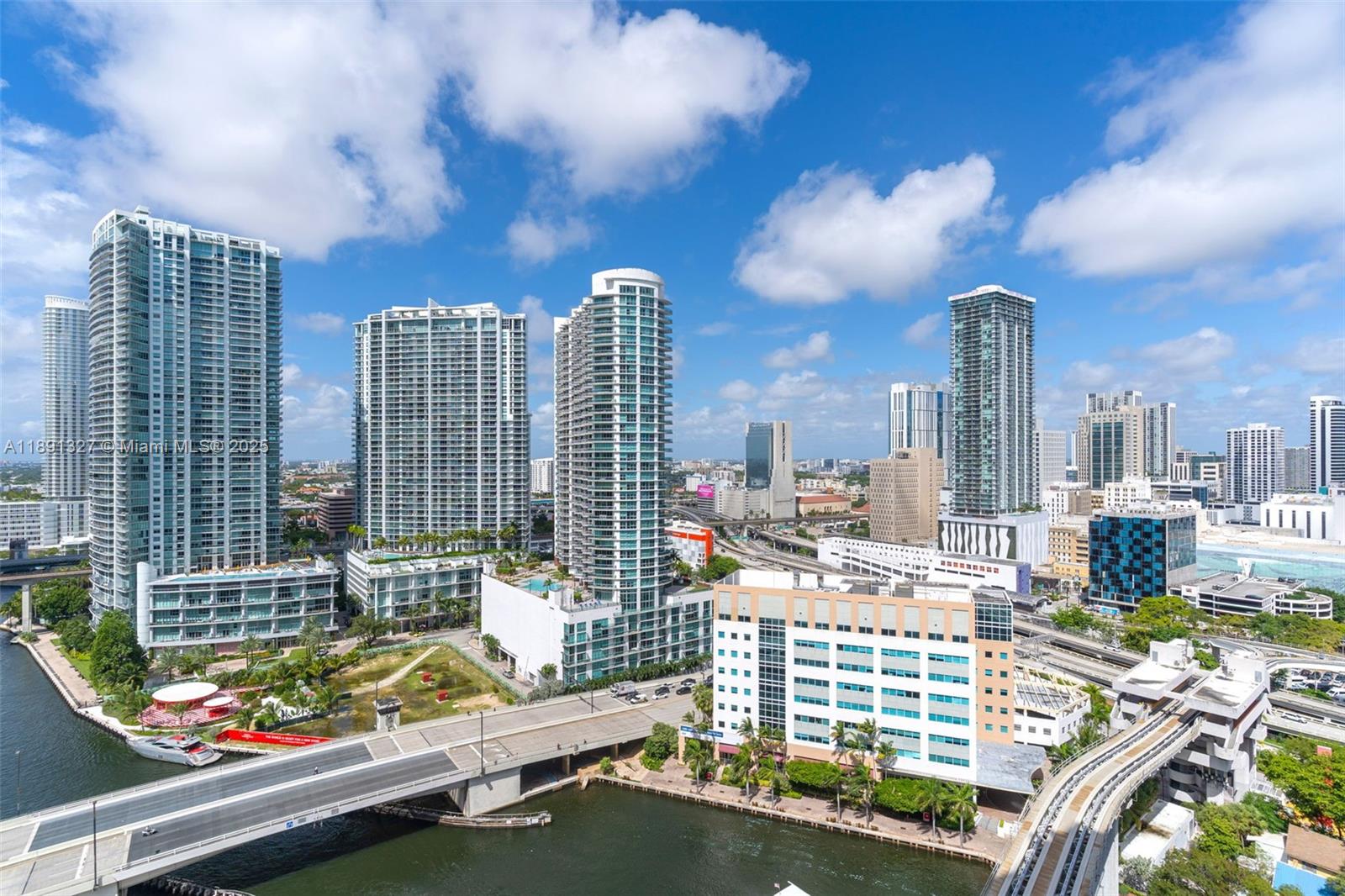31 SE 5th St #2607, Miami FL 33131