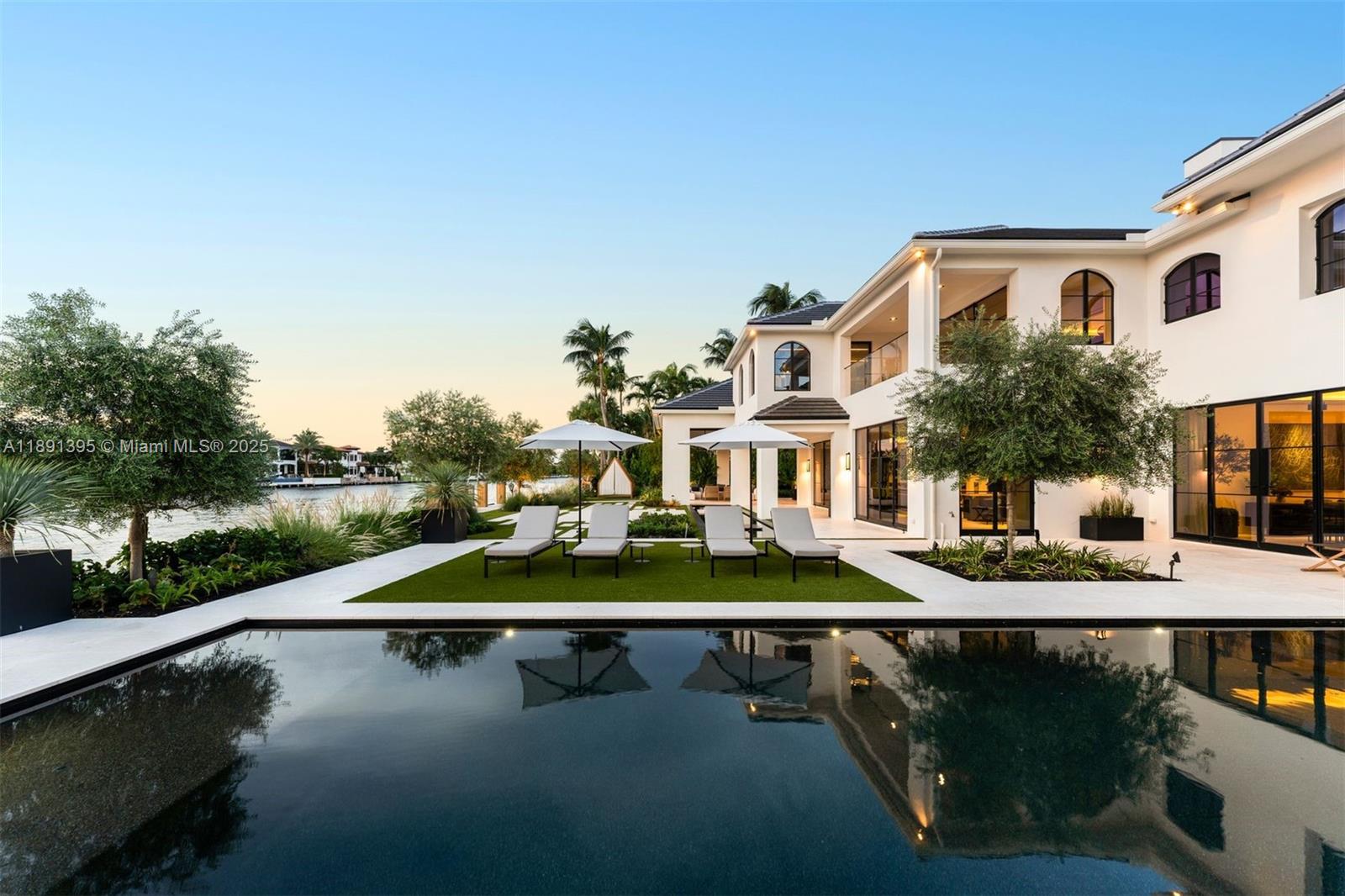 2401 Spanish River Rd, Boca Raton FL 33432