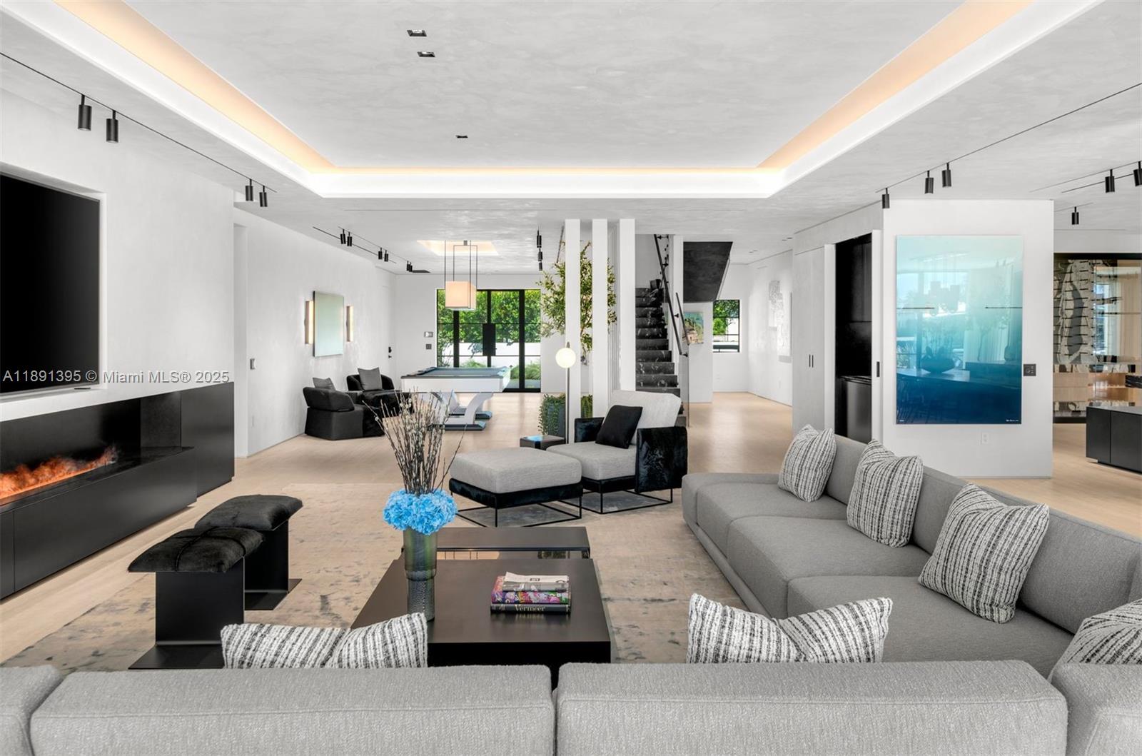 2401 Spanish River Rd, Boca Raton FL 33432