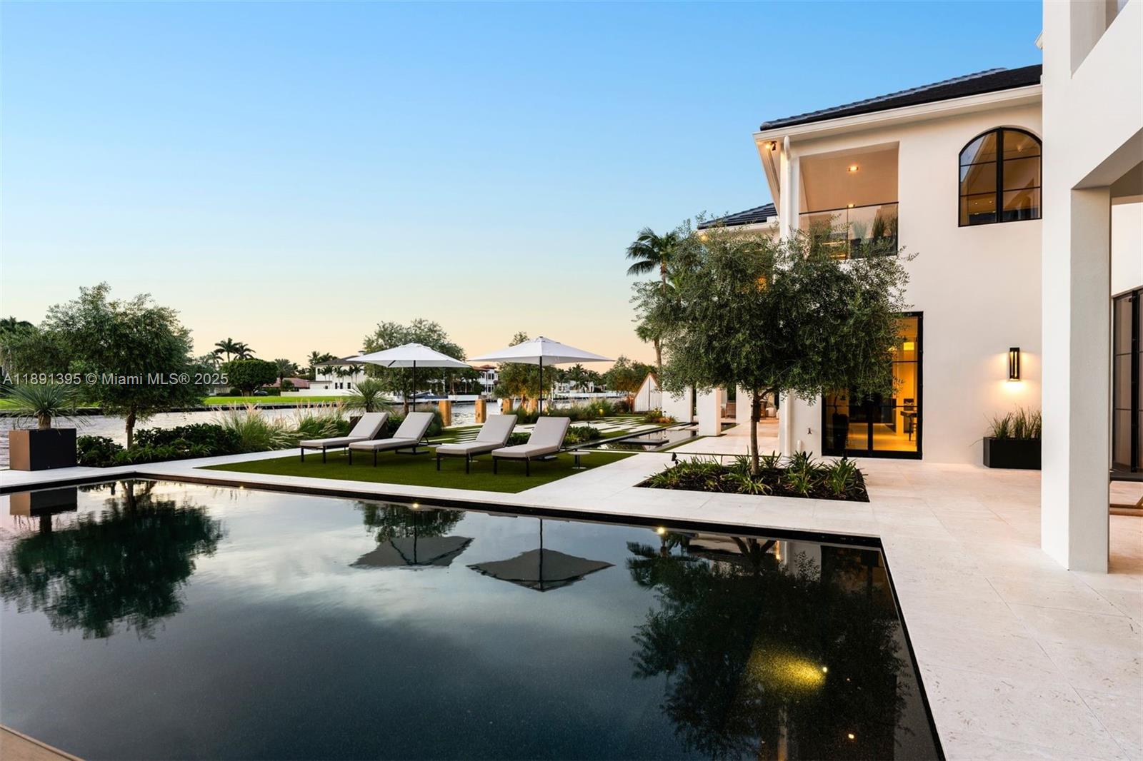2401 Spanish River Rd, Boca Raton FL 33432