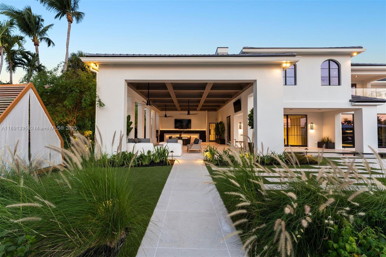 2401 Spanish River Rd, Boca Raton FL 33432
