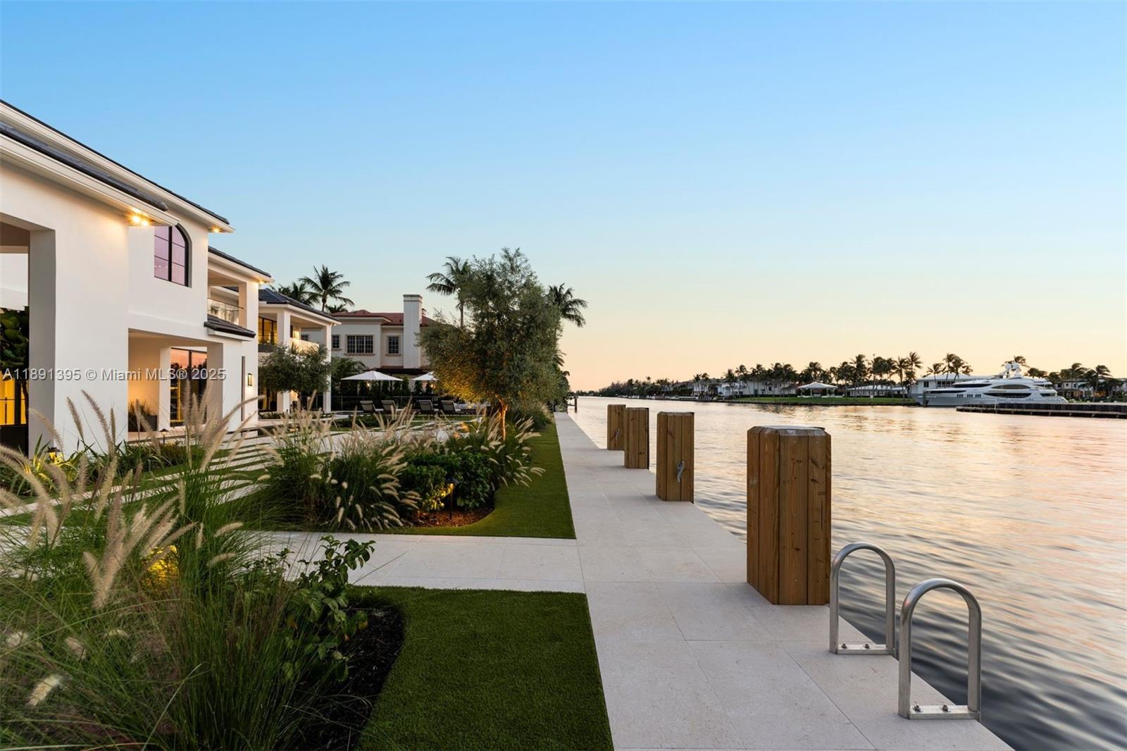 2401 Spanish River Rd, Boca Raton FL 33432