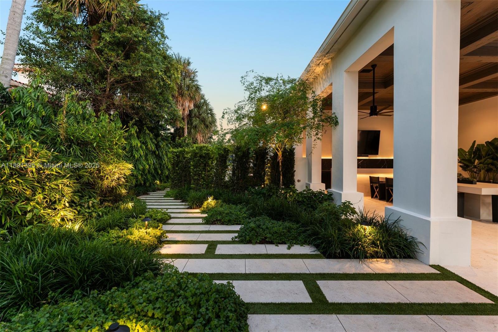 2401 Spanish River Rd, Boca Raton FL 33432
