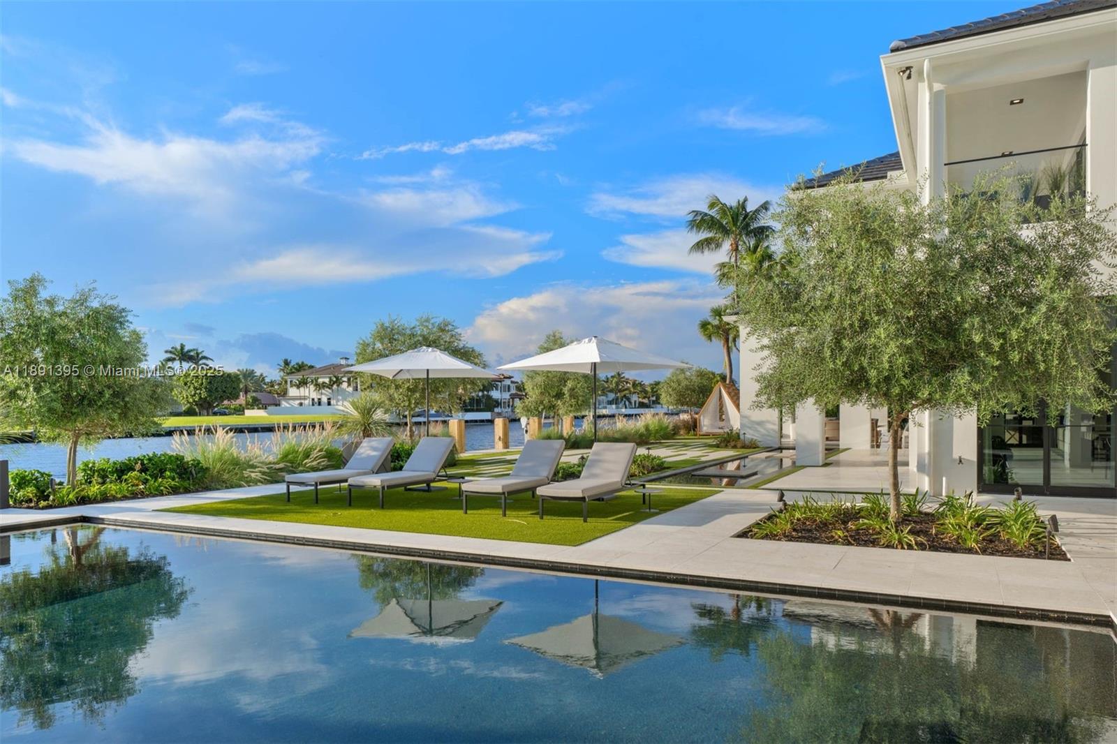 2401 Spanish River Rd, Boca Raton FL 33432