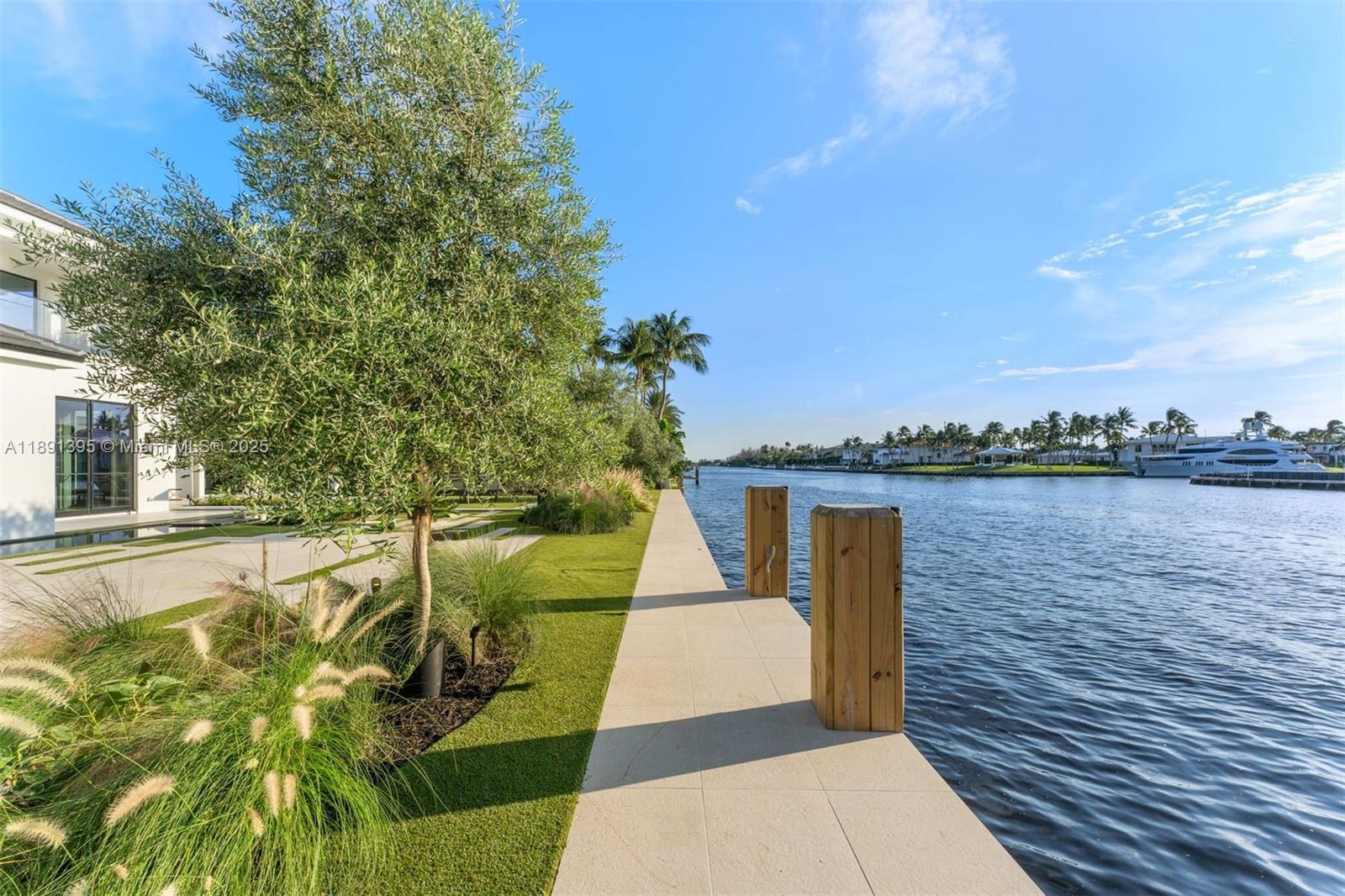 2401 Spanish River Rd, Boca Raton FL 33432