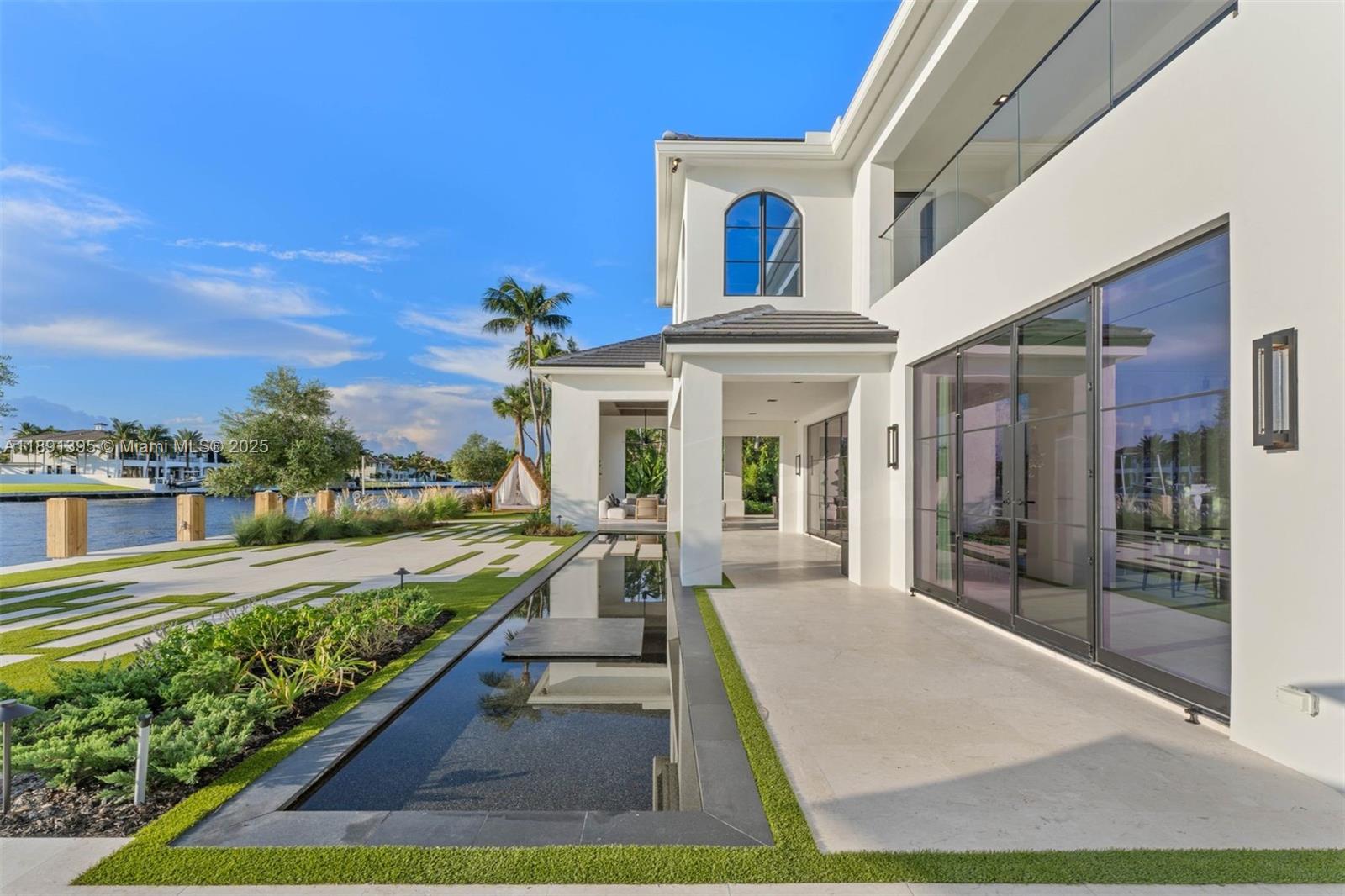 2401 Spanish River Rd, Boca Raton FL 33432