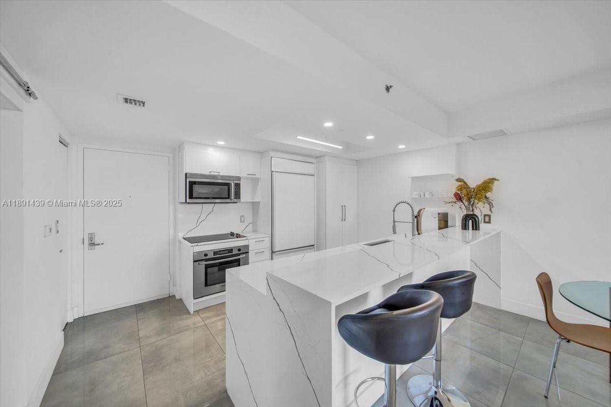 50 Biscayne Blvd #512, Miami FL 33132