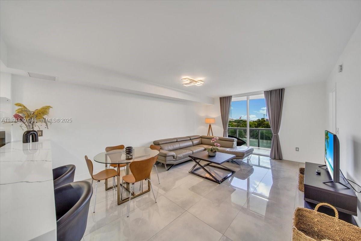 50 Biscayne Blvd #512, Miami FL 33132
