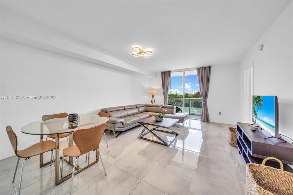 50 Biscayne Blvd #512, Miami FL 33132