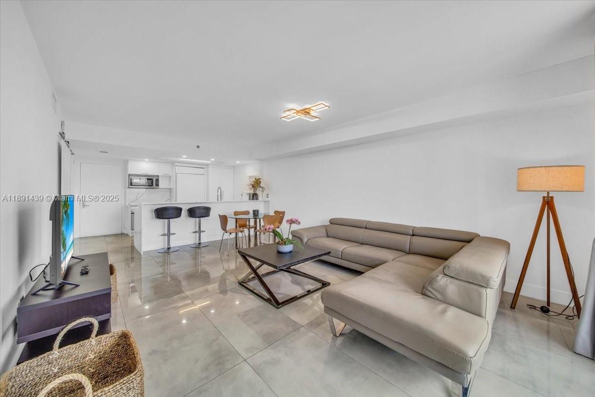 50 Biscayne Blvd #512, Miami FL 33132