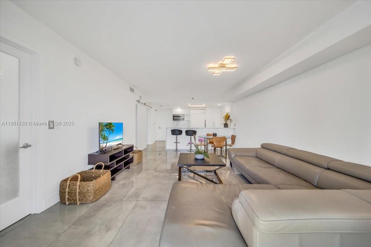 50 Biscayne Blvd #512, Miami FL 33132