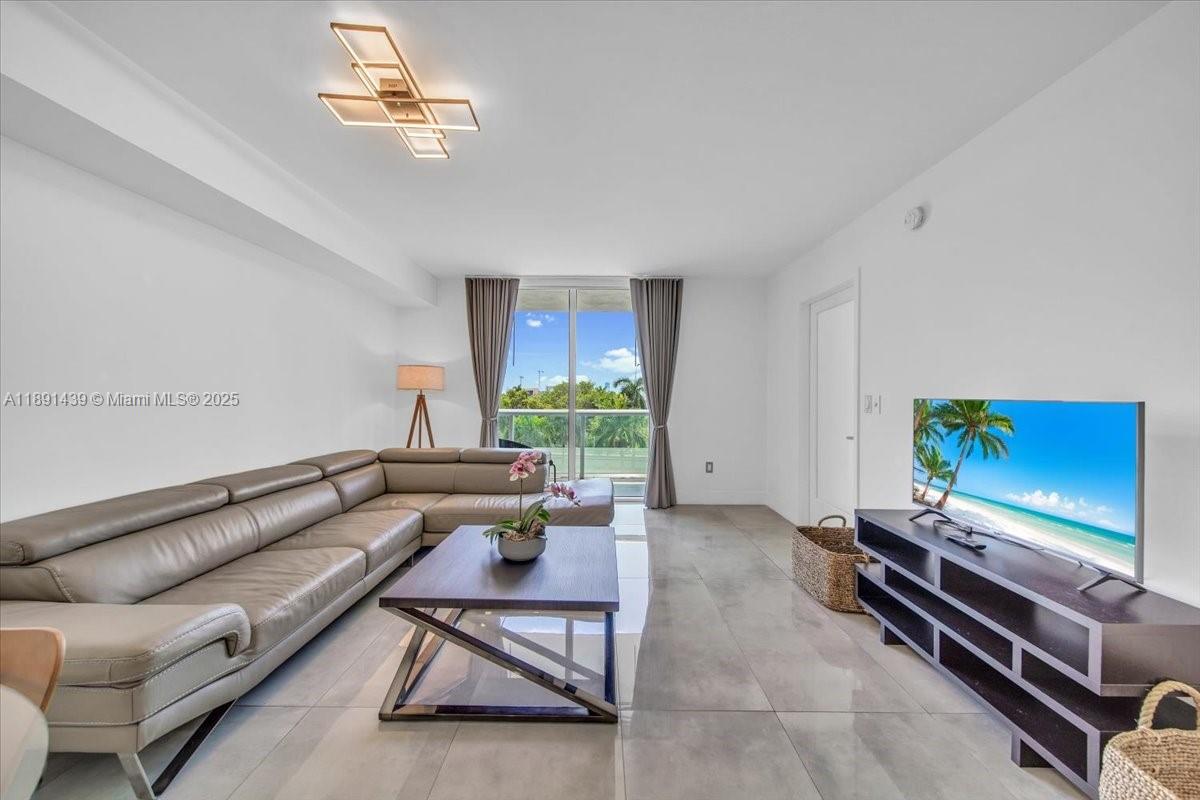 50 Biscayne Blvd #512, Miami FL 33132