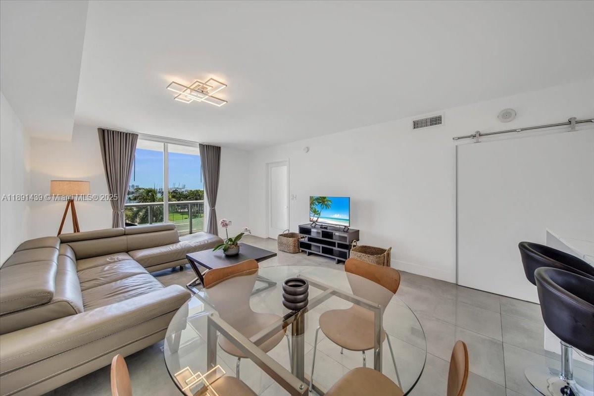 50 Biscayne Blvd #512, Miami FL 33132