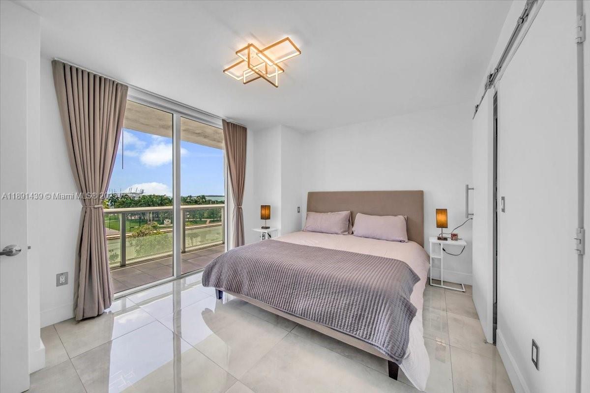 50 Biscayne Blvd #512, Miami FL 33132