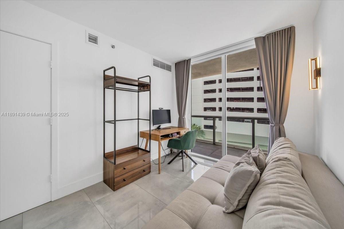 50 Biscayne Blvd #512, Miami FL 33132