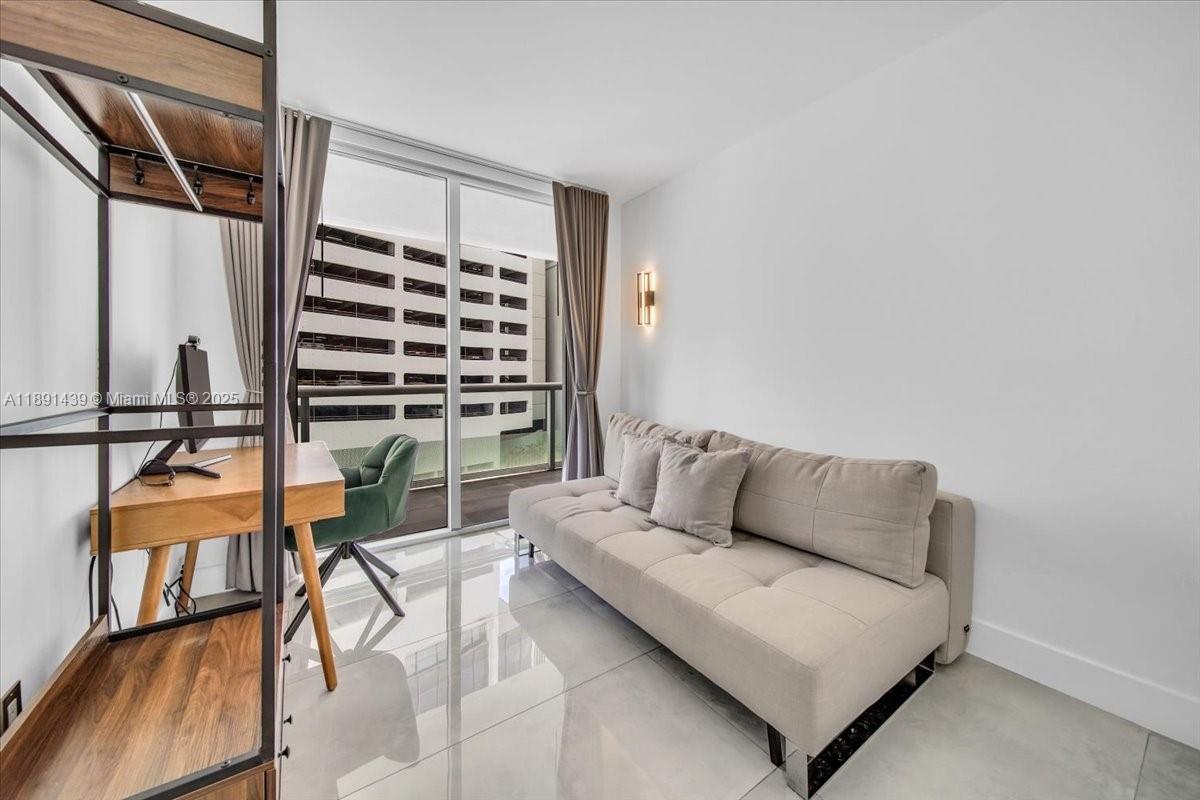 50 Biscayne Blvd #512, Miami FL 33132