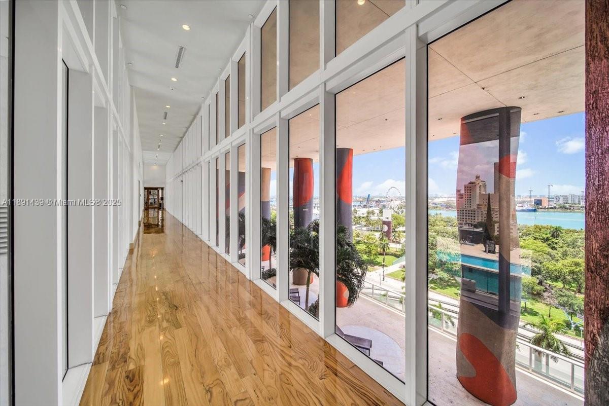 50 Biscayne Blvd #512, Miami FL 33132