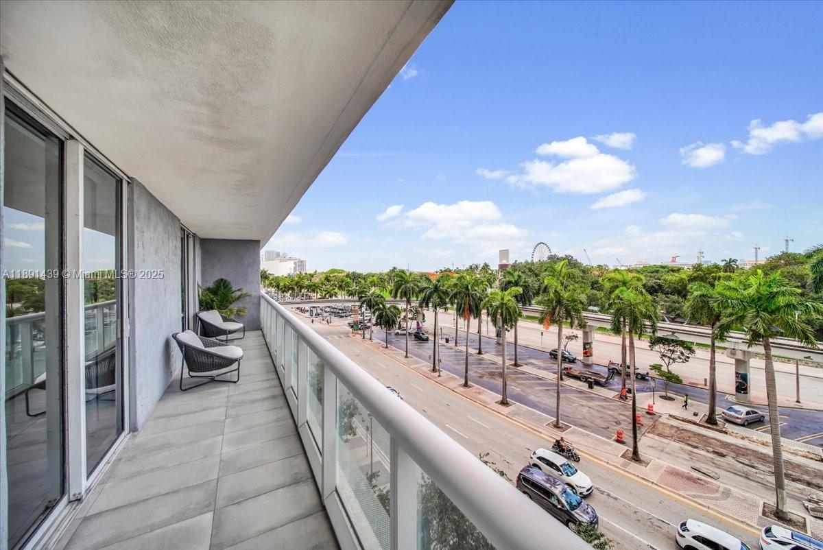 50 Biscayne Blvd #512, Miami FL 33132