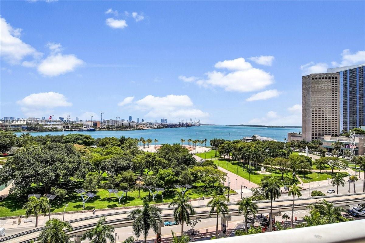 50 Biscayne Blvd #512, Miami FL 33132
