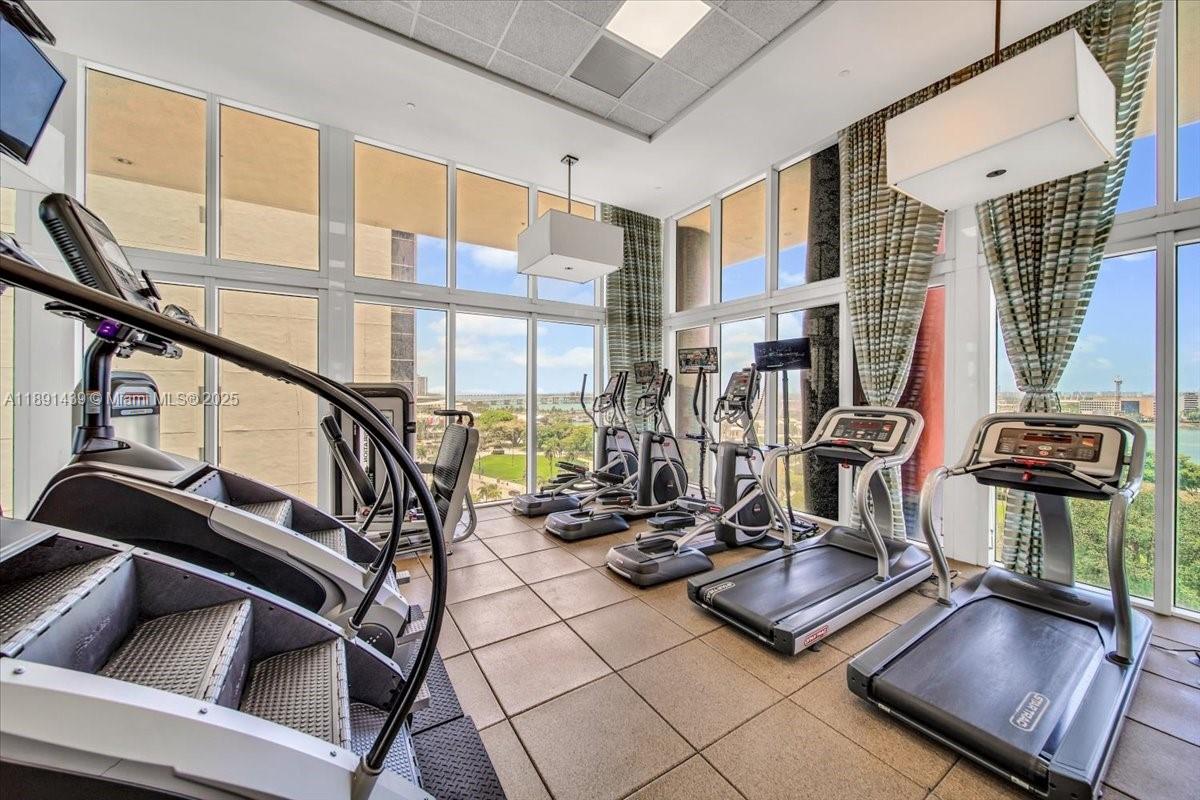 50 Biscayne Blvd #512, Miami FL 33132